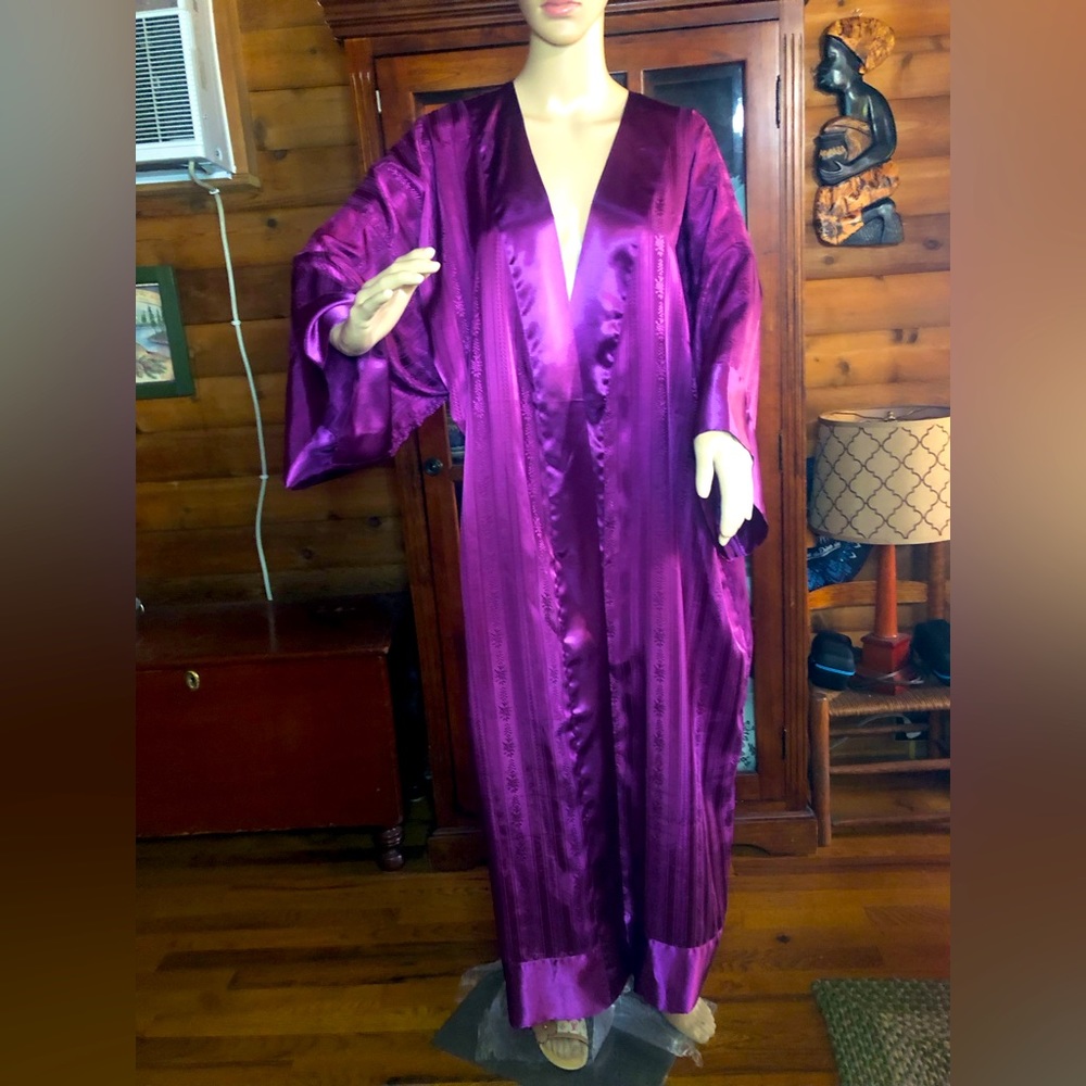Vintage Victoria Secret Gold Label Long Robe Lingerie size med to Lrg